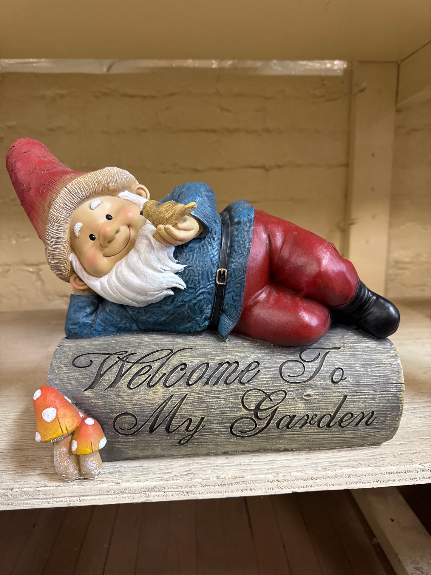Welcome sign gnome